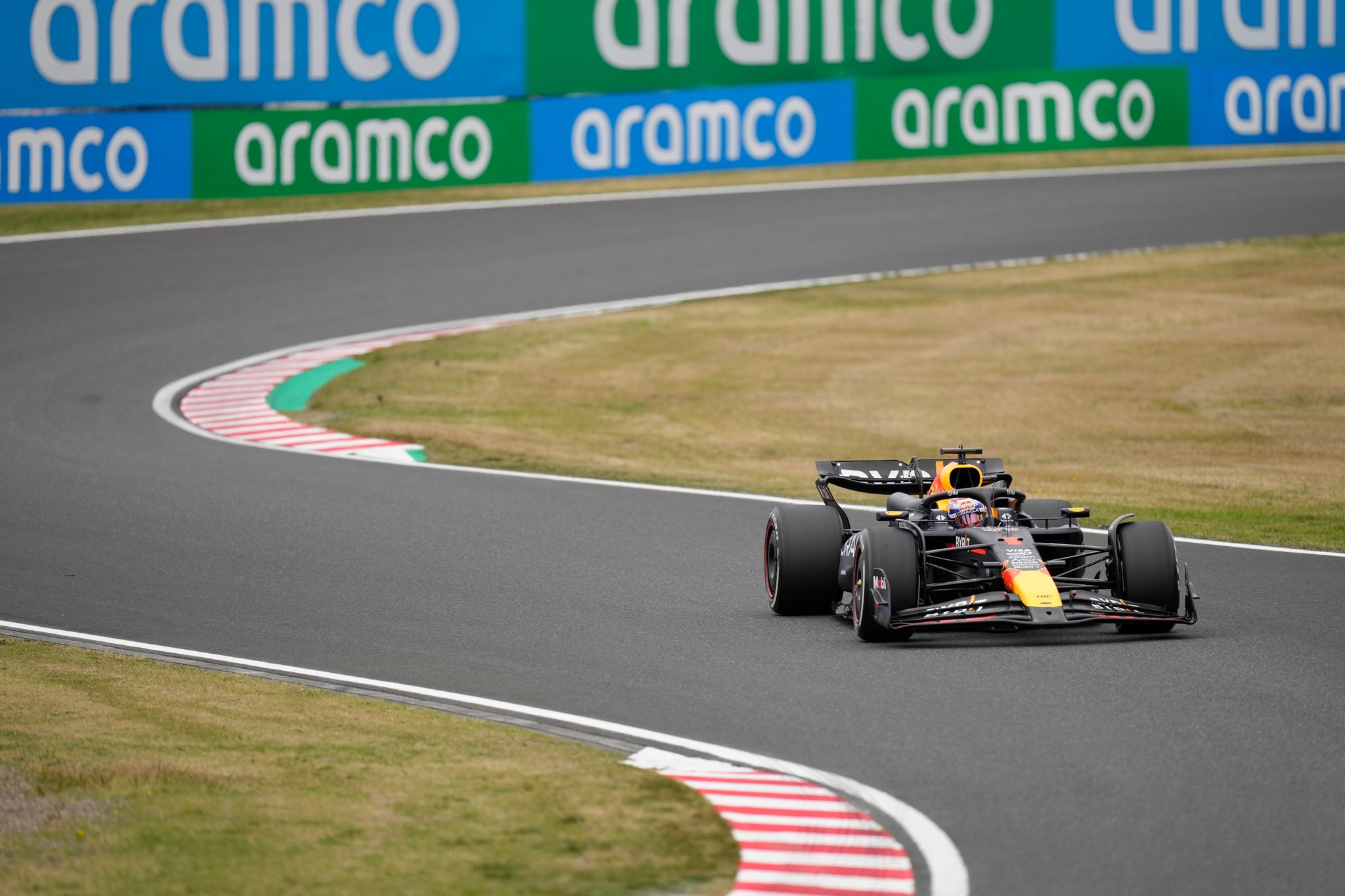 Verstappen im Training in Japan nicht zu schlagen