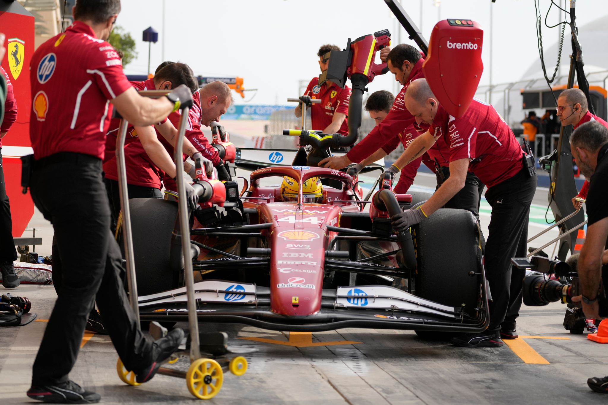 Bus auf der Strecke: Formel-1-Tests unterbrochen