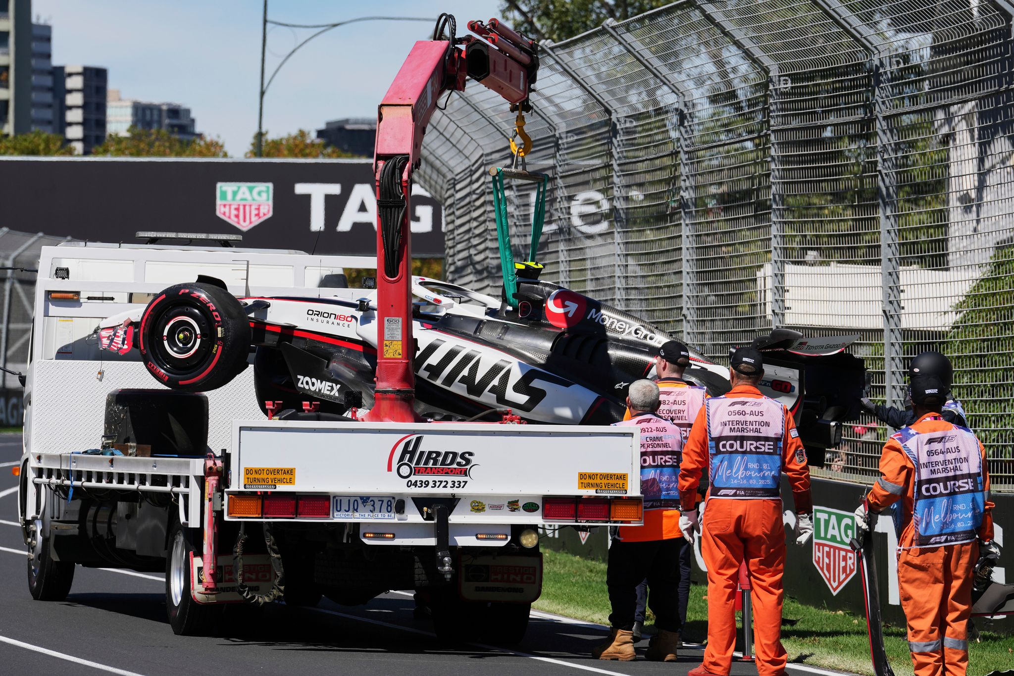 Crash und Norris-Bestzeit zum Formel-1-Auftakt